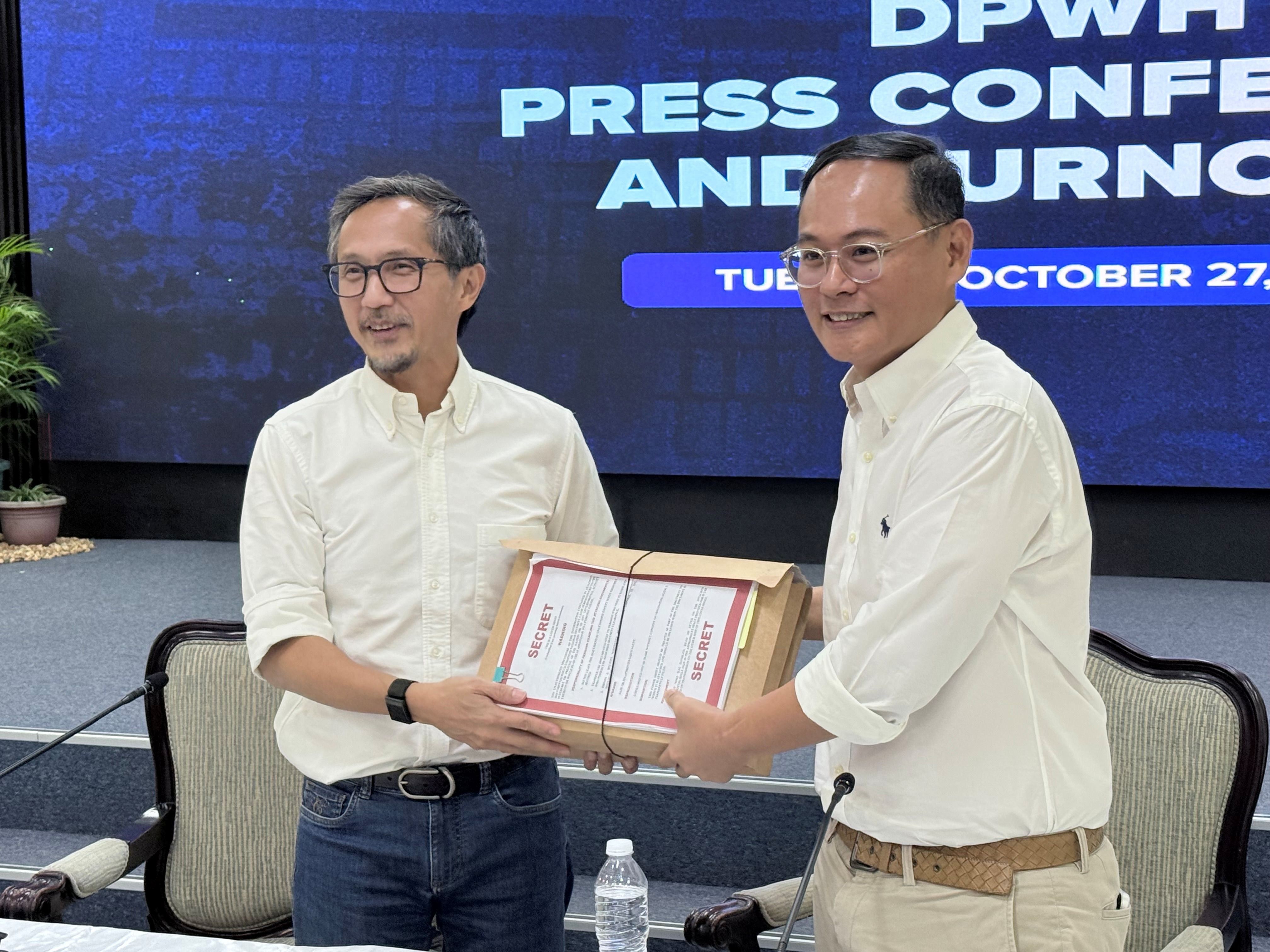 DPWH、汚職撲滅へ幹部刷新へ Dizon前長官、後任に「腐敗したリンゴ」リスト渡す