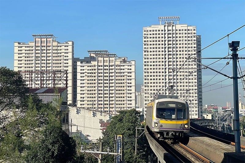 LRT-2運行制限、代替バス路線検討で混雑緩和へ