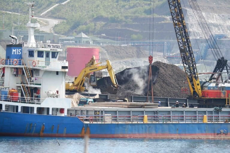 鉱山開発と製錬所建設で揺れるインドネシア・スンバワ西部の住民生活