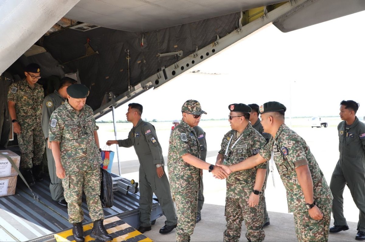 Malaysian Military Chief Visits ASEAN Observer Team in Cambodia