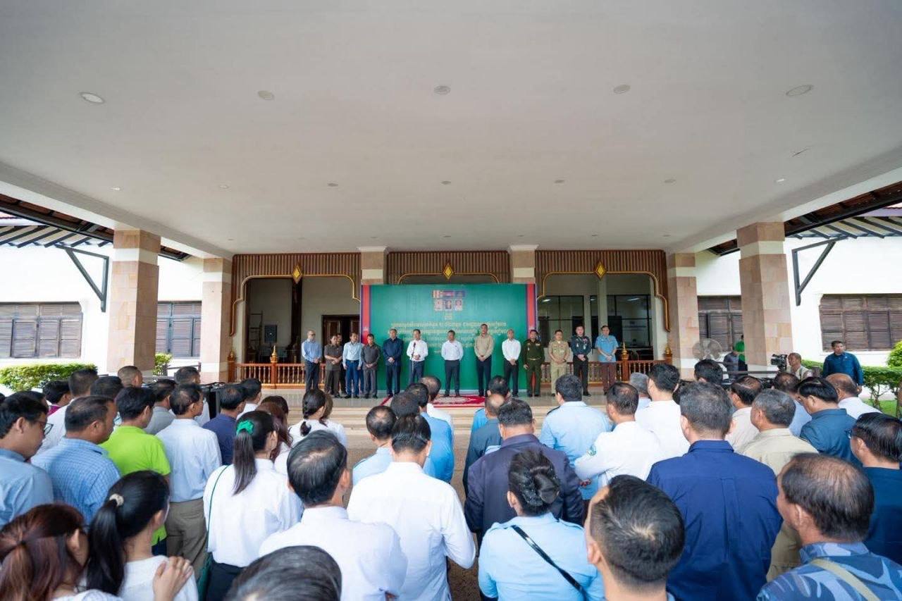 Cambodia's Environment Ministry Donates 2,823 Trash Bins to Siem Reap Province