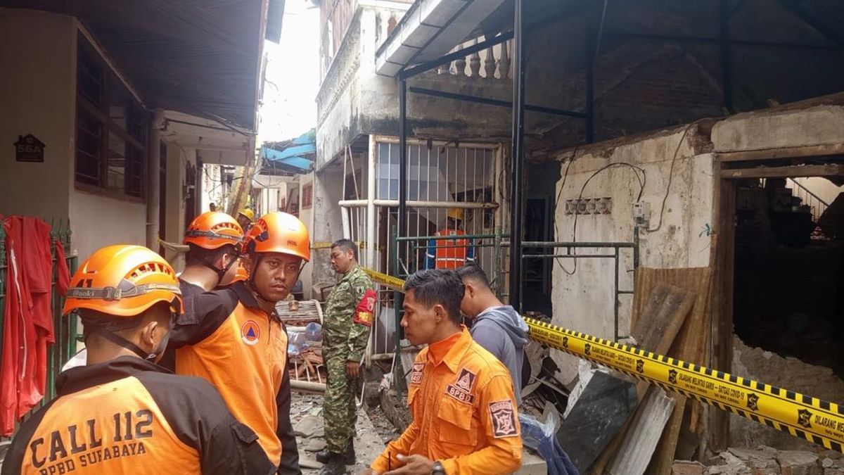 Suspected Gas Cylinder Explosion in Surabaya Destroys Over a Dozen Homes