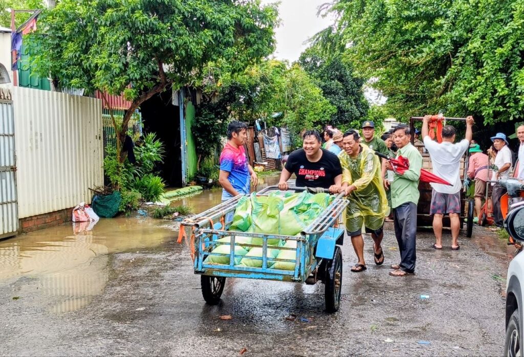 Battambang City Roads, Bridges Closed Due to Severe Flooding