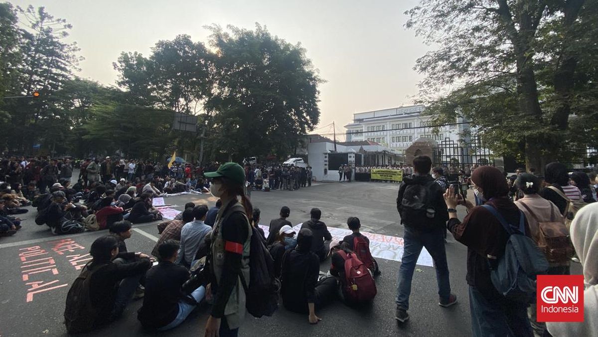 Bandung Students Protest Government Policies, Demand Accountability