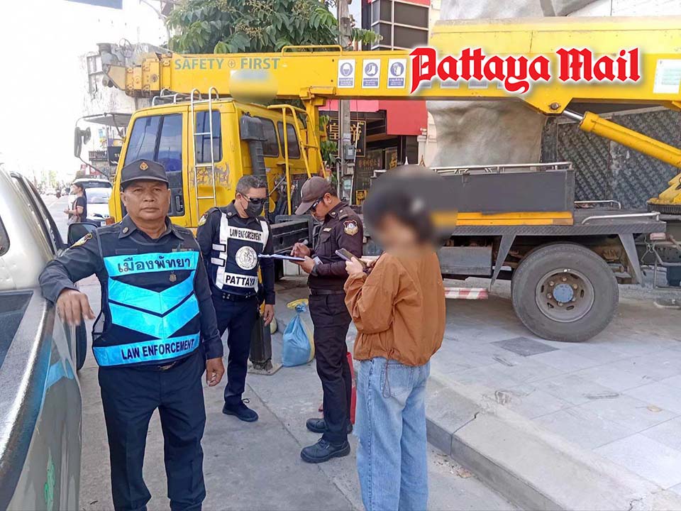 Pattaya Officials Fine Crane Operator for Pavement Obstruction