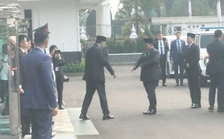 プラボウォ国防相、故リャミザード元国防相に最後の敬意を表す