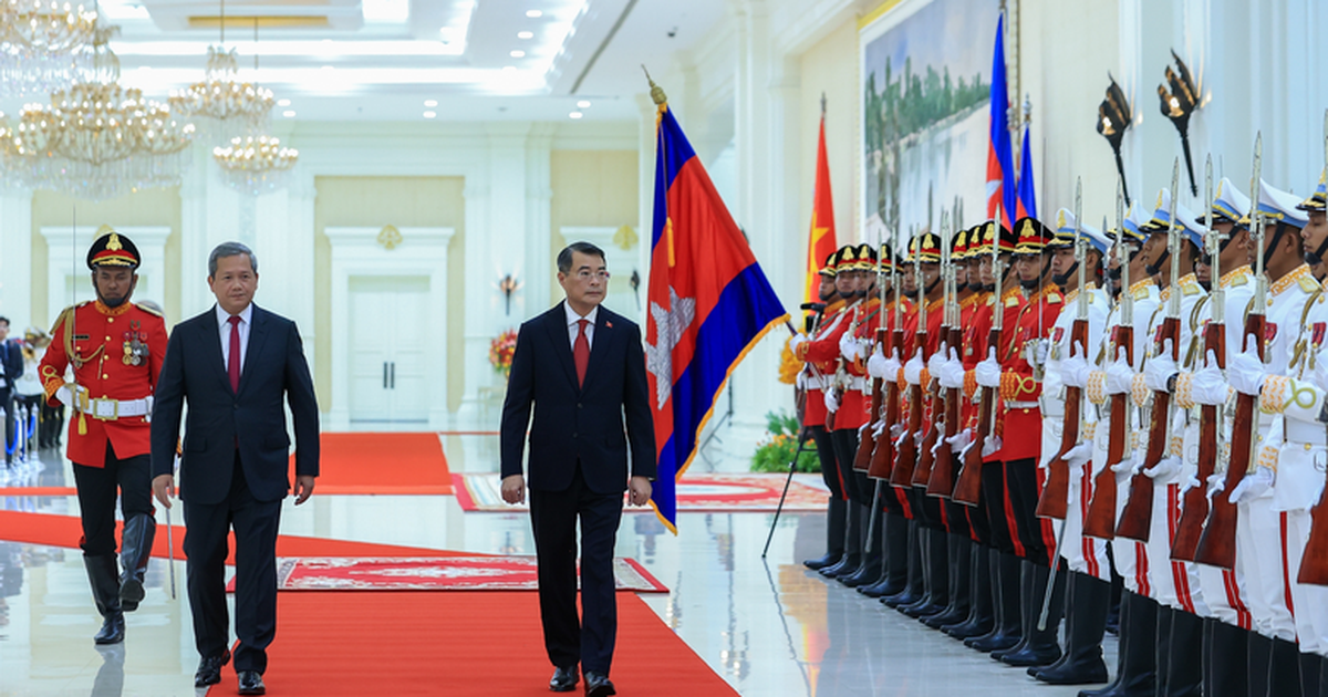 Vietnamese PM Honored in Cambodia, Boosting Bilateral Cooperation