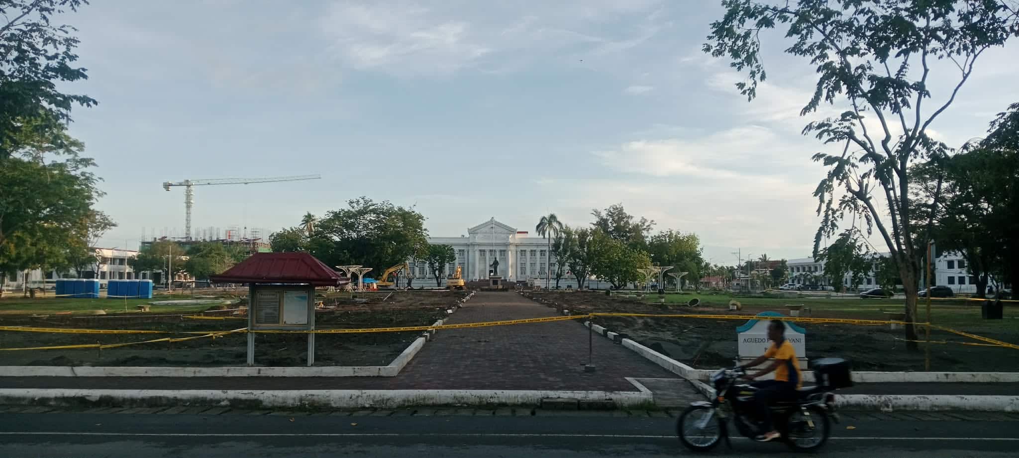 Environment advocates decry felling of old trees for Pangasinan capitol development