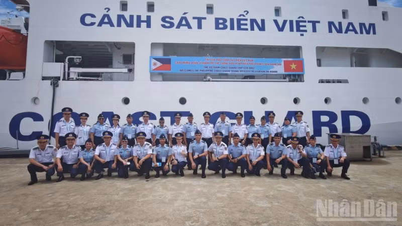 Vietnam Coast Guard and Philippine Coast Guard Enhance Cooperation with Young Officer Exchange