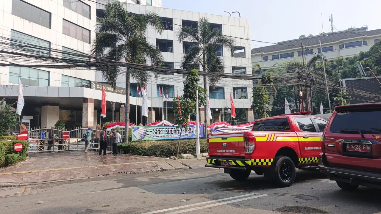 Fire Engulfs Archive Room in Jakarta Revenue Agency Building