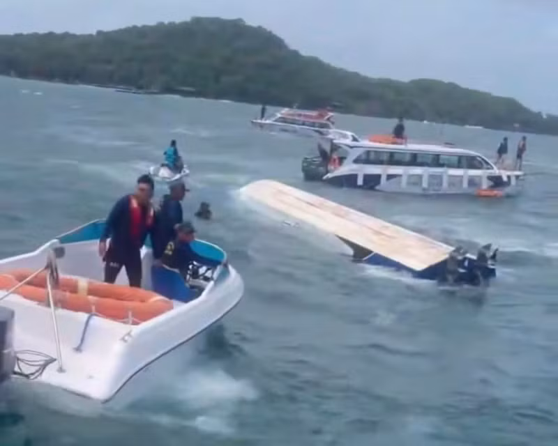 フーコック島沖で観光船転覆、15人死亡、捜索救助活動続く