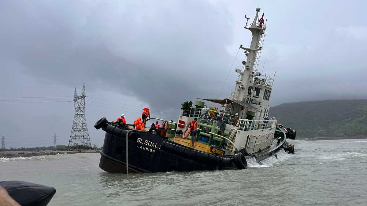 Emergency Salvage Operation Set for Tugboat Grounded in Zambales