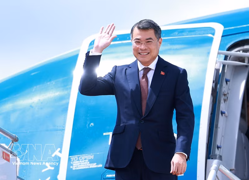 Vietnamese PM Arrives in Cambodia for Official Visit, Boosting Bilateral Ties
