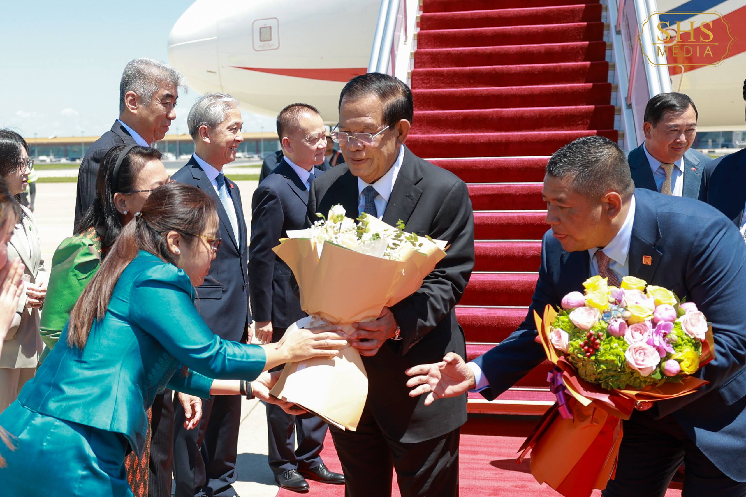 Hun Sen Arrives in Beijing for Official Friendship Visit, Set to Meet Xi Jinping