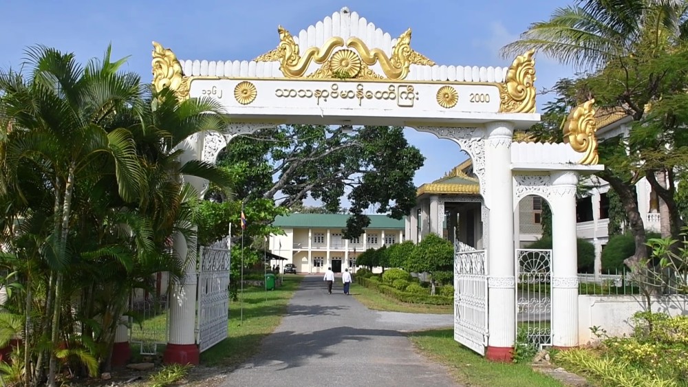 Alms-offering Ceremony: Kayah State CM attended the ceremony