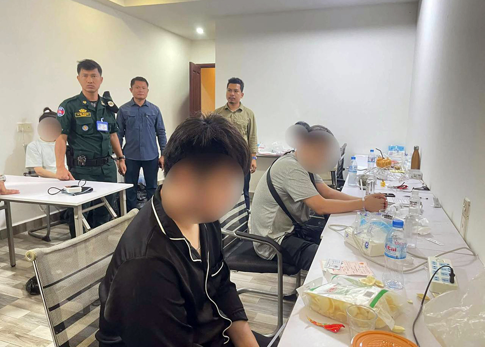 シアヌークビルでオンライン詐欺拠点摘発、中国籍10人拘束