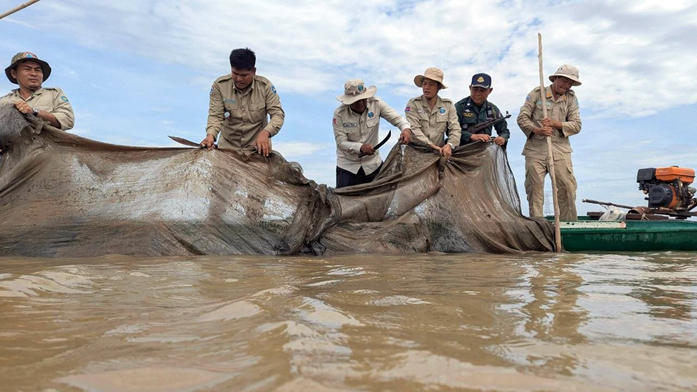 Cambodia Destroys Large Quantities of Illegal Fishing Gear to Strengthen Resource Protection