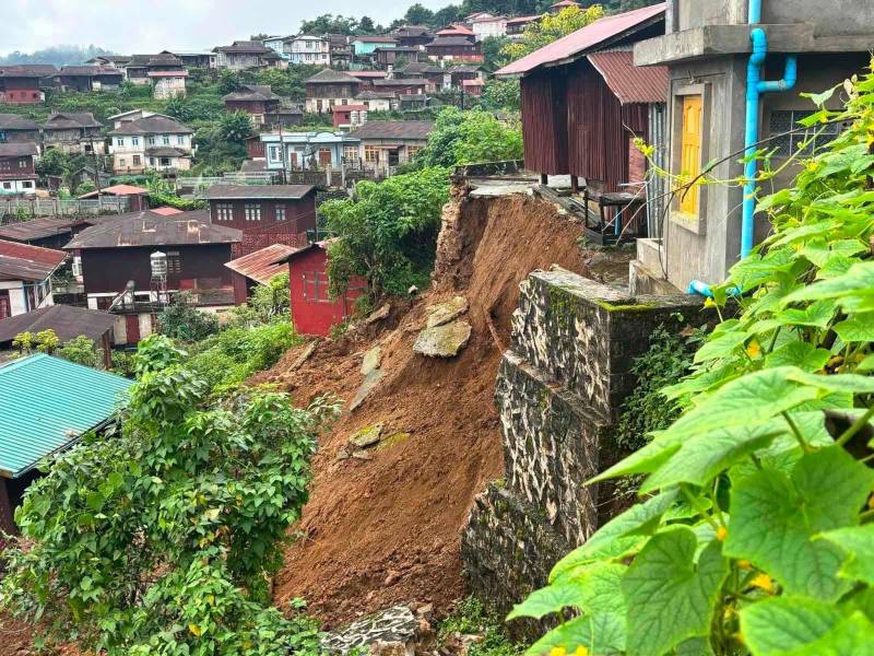 モゴクで1週間以内に地滑り15回以上発生