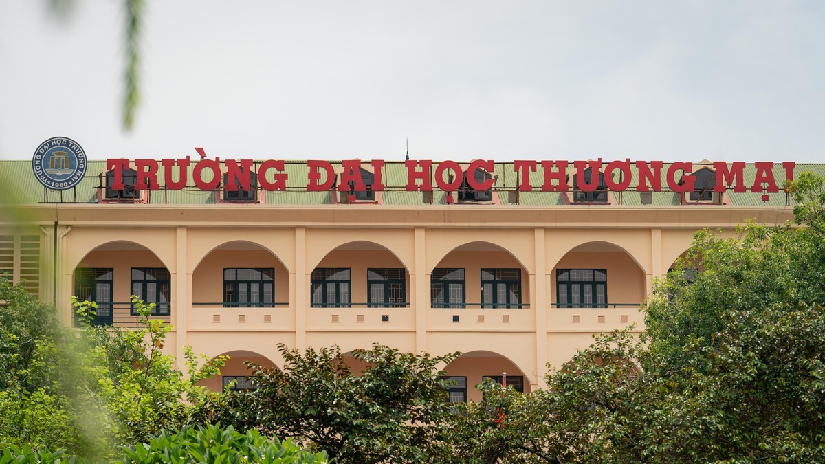 Vietnam University Entrance Scores Drop: Policy Changes Cited