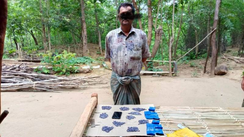 カントボーで麻薬密売人2人を人民防衛隊が逮捕、捜査開始