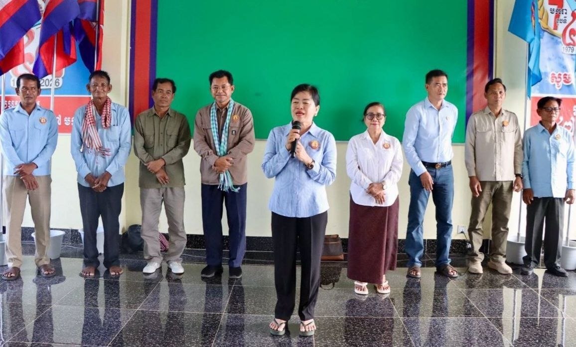 Cambodian Senator Delivers Food Aid to Needy Families, Reflecting PM's Concern