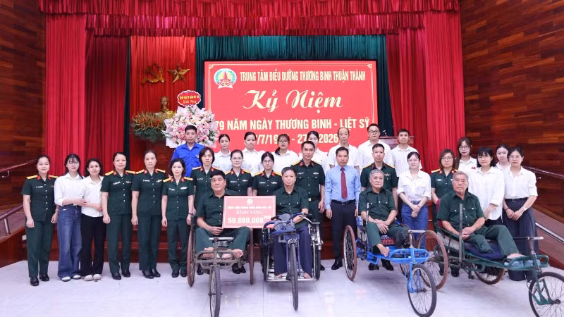 Vietnam Honors War Veterans with Hospital Visit and Gifts