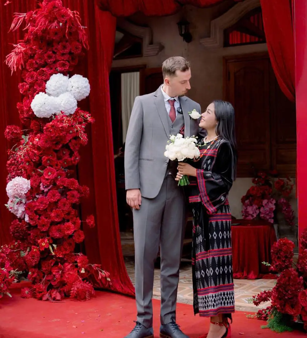 Belgian Groom Presents Traditional Dowry for Pa Co Bride