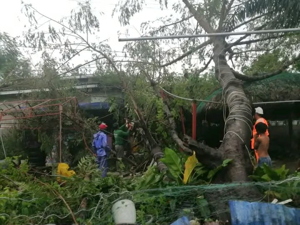 Tornado Rips Through Ilocos Sur, Damages Homes