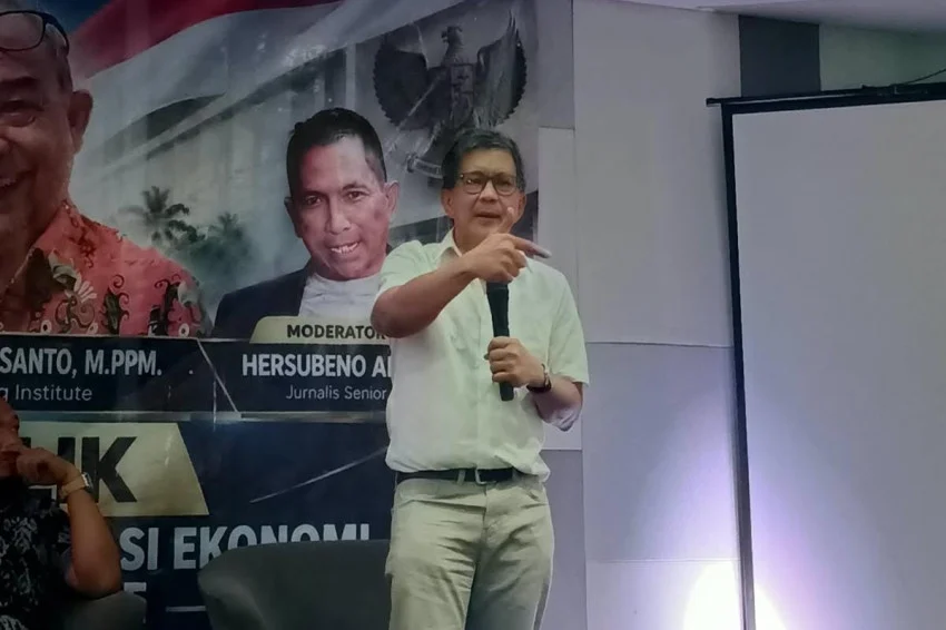 Rocky Gerung Urges Students to Stage 'Intellectual' Protests