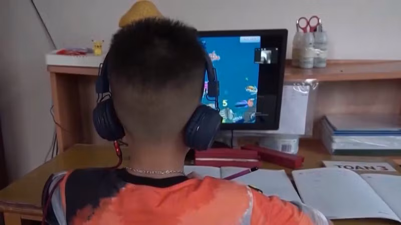 Vietnam Faces Growing Online Dangers for Children, Urges Protection Measures