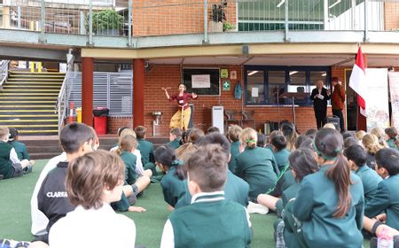 Australian Students Immerse in Indonesian Culture Through Batik and Culinary Experiences