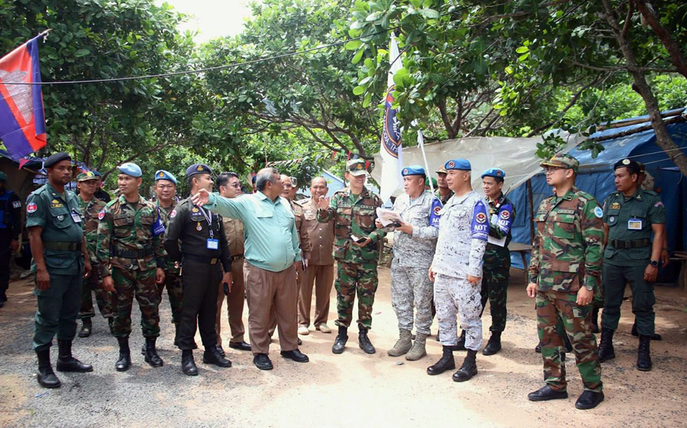 ASEAN Observers Visit Displaced Residents in Preah Vihear - Border Issues Hamper Return