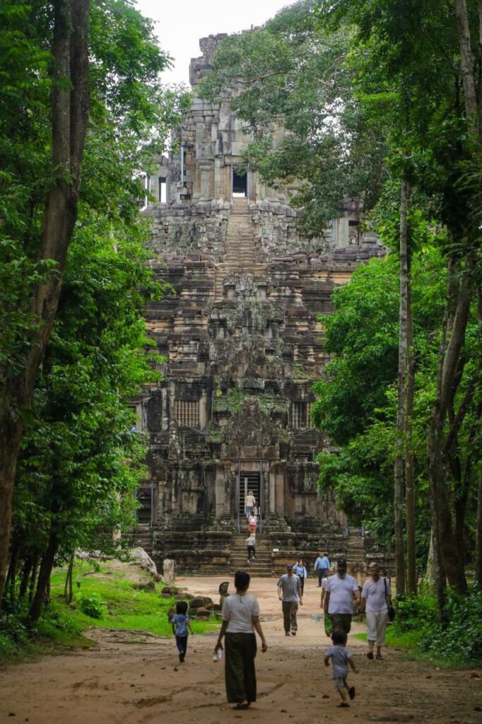 未完の傑作、タ・ケウ寺院:アンコール遺跡に刻まれた謎