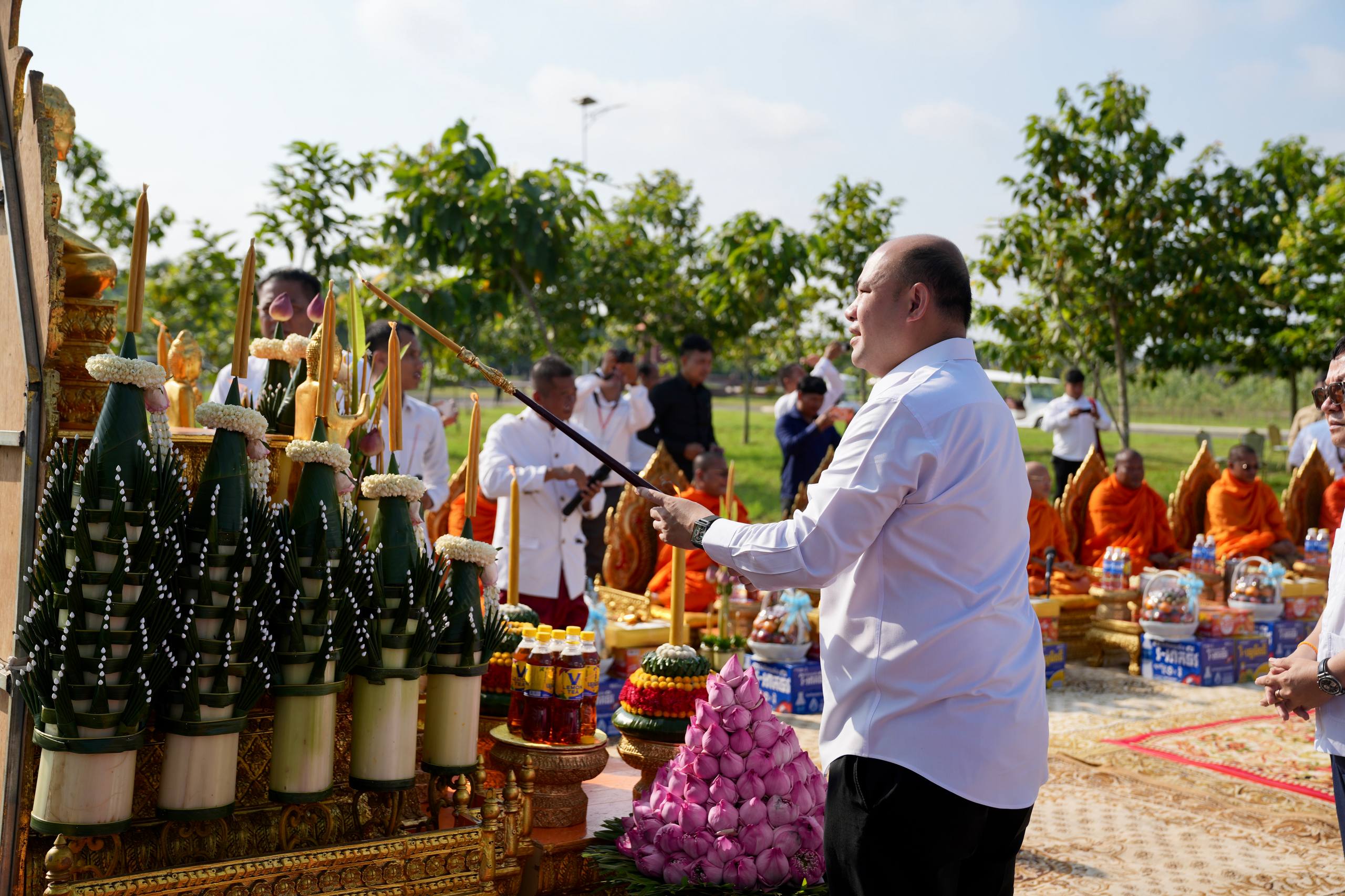 Hun Many Presides Over Merit-Making Ceremony for National Heroes