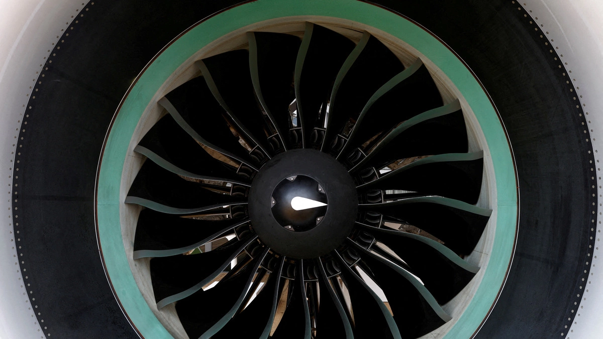 Vietnam's Aviation Sector Grounds 17 A321 Aircraft Due to Engine Shortages
