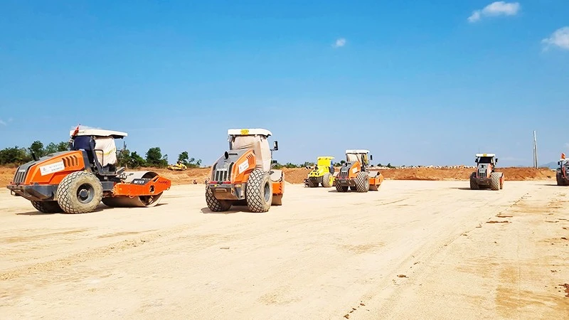 Sweat Under the Blazing Sun: The Reality of Outdoor Labor in Vietnam