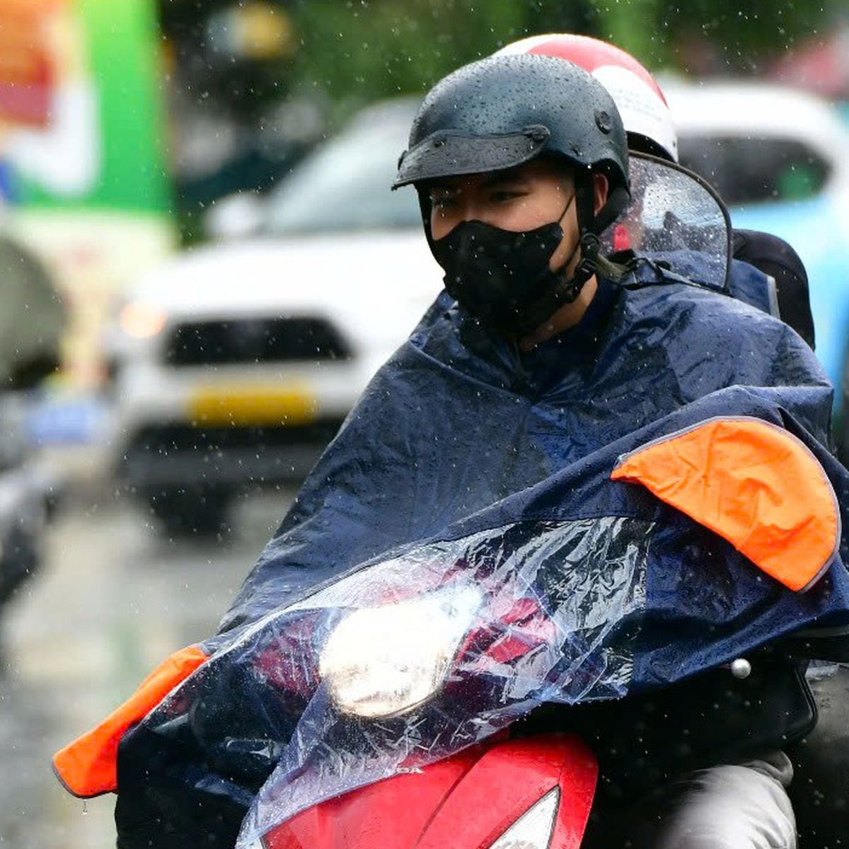 Vietnam's North Hit by Heavy Rains as Typhoon No. 4 Lingers in Gulf