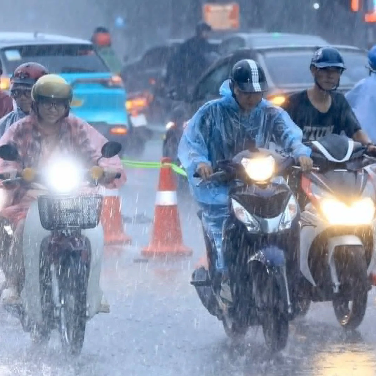 Northern Vietnam Braces for Cold Front and Rain; Southern Region Forecasted to See Precipitation Due to Tropical Convergence