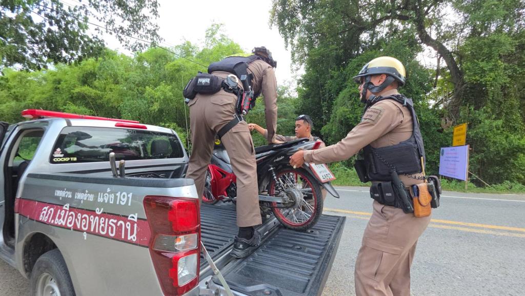 Estranged Youth Rides Motorcycle from Nakhon Nayok to Uthai Thani, Allegedly Attempts to Jump from Bridge