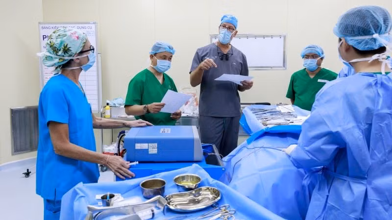 International Medical Cooperation in Hue Promotes Regional Healthcare Through Humanitarian Aid and Technology Transfer