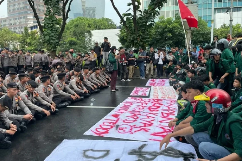 インドネシア、学生デモ報道巡りメディアに言及