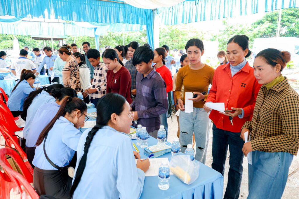 Ministry of Labour Brings 2,400 Job Opportunities to Prey Veng Province Residents and Former Migrant Workers