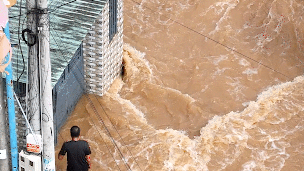 320 Households in Bien Hoa Face Floodwaters, Government Response Under Scrutiny
