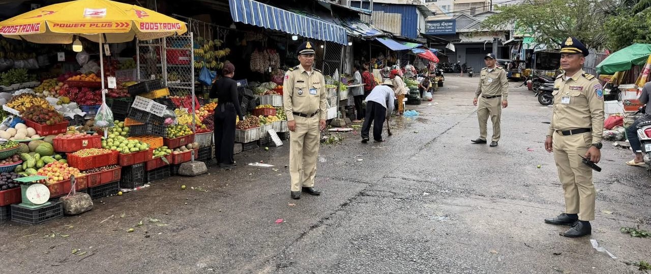 シアヌークビル、市場周辺の交通整理と衛生改善へ
