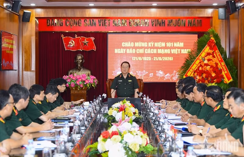 Vietnam's Media Marks Anniversary with Military Leader's Visit