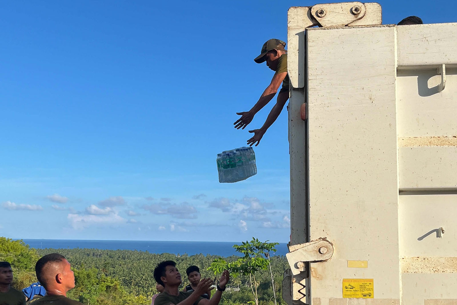 サラナンガニ地震、死者20人、行方不明12人 復旧作業と支援活動が急務