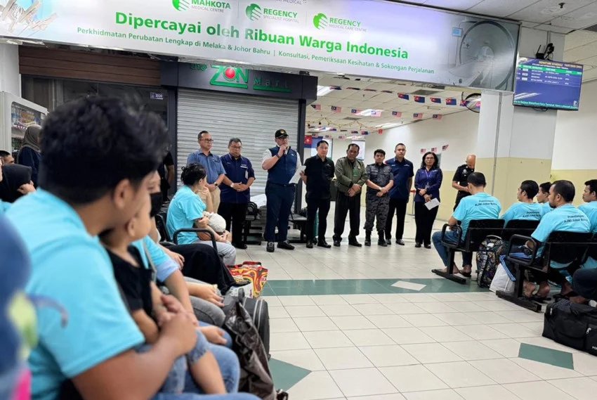 Johor Bahru Consulate Assists in Deportation Costs for 90 Indonesian Migrant Workers from Malaysia to Batam