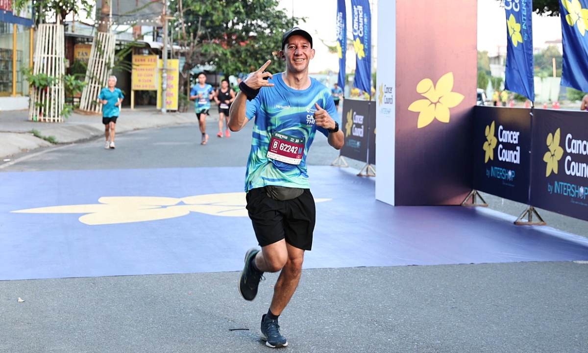 International Runners Embrace Can Tho's Local Flavors and Culture at VnExpress Marathon
