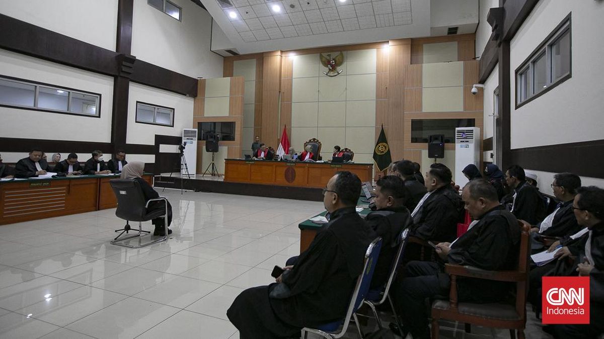 Jokowi's Diploma Forgery Case Trial Postponed Two Weeks Due to Defendant's Absence