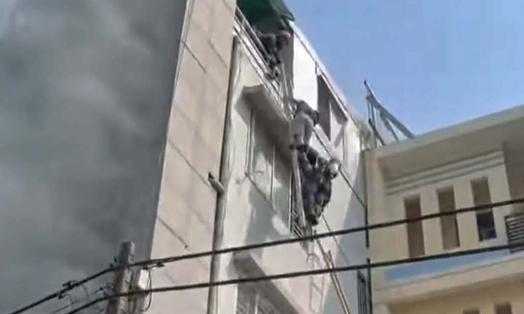 82-Year-Old Man Rescued from 5-Story House Fire in Ho Chi Minh City